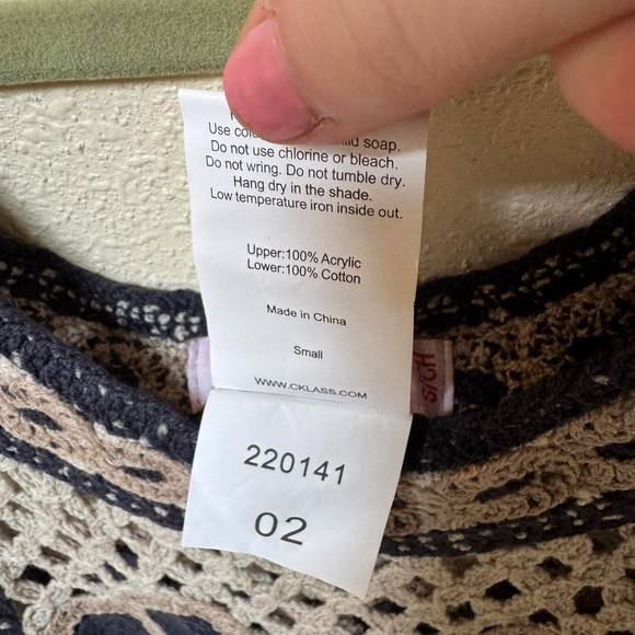 Boho crochet floral top - Picture 6 of 6